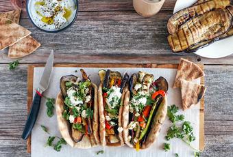 Grilled vegetable pittas with cumin yogurt dip