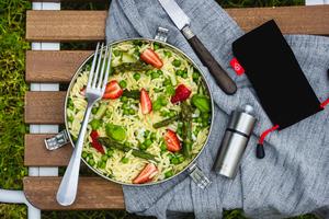 Pasta salad with asparagus, peas and strawberries