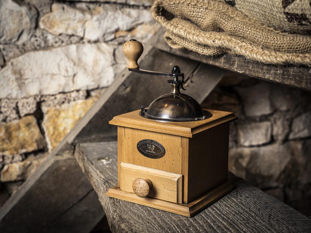 COFFEE MILL Antique barn atmosphere - Peugeot Saveurs