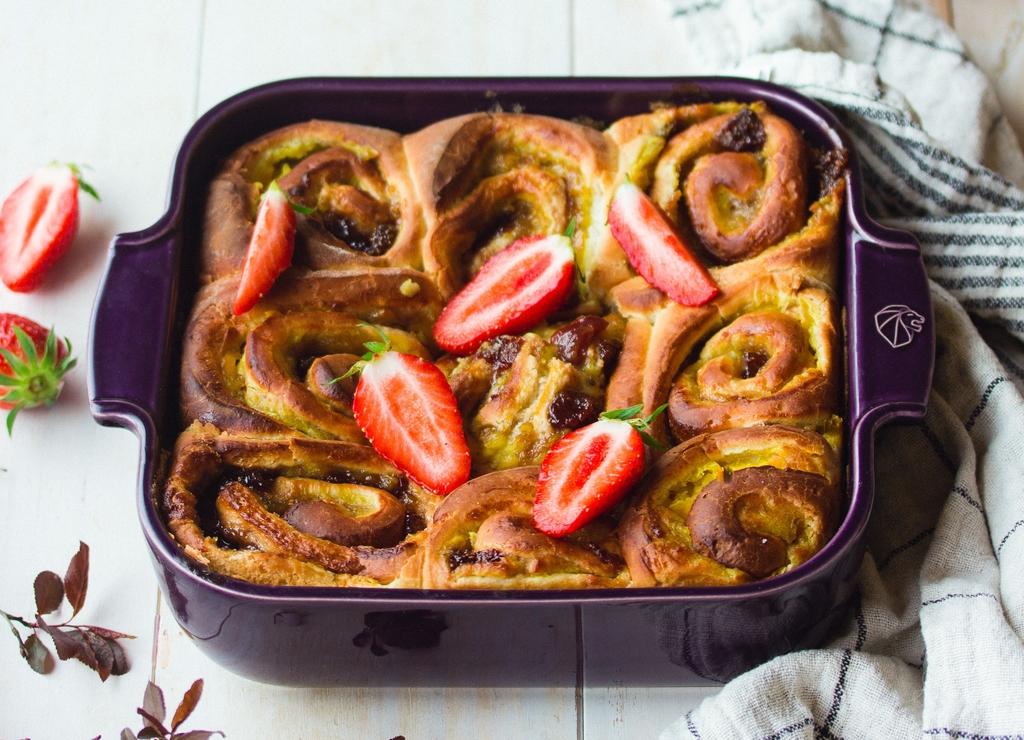 Strawberry and cardamom rolled brioche