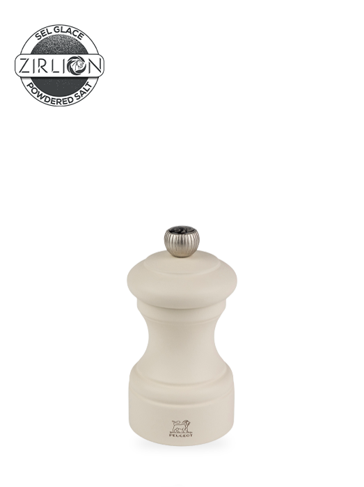 The Bistro salt mill, a Peugeot icon since 1874, is available in a feather white finish, a light and delicate shade. Made in France from beechwood, it is equipped with the Zirlion zirconia mechanism, ensuring precise grinding of dry salt. Bistro